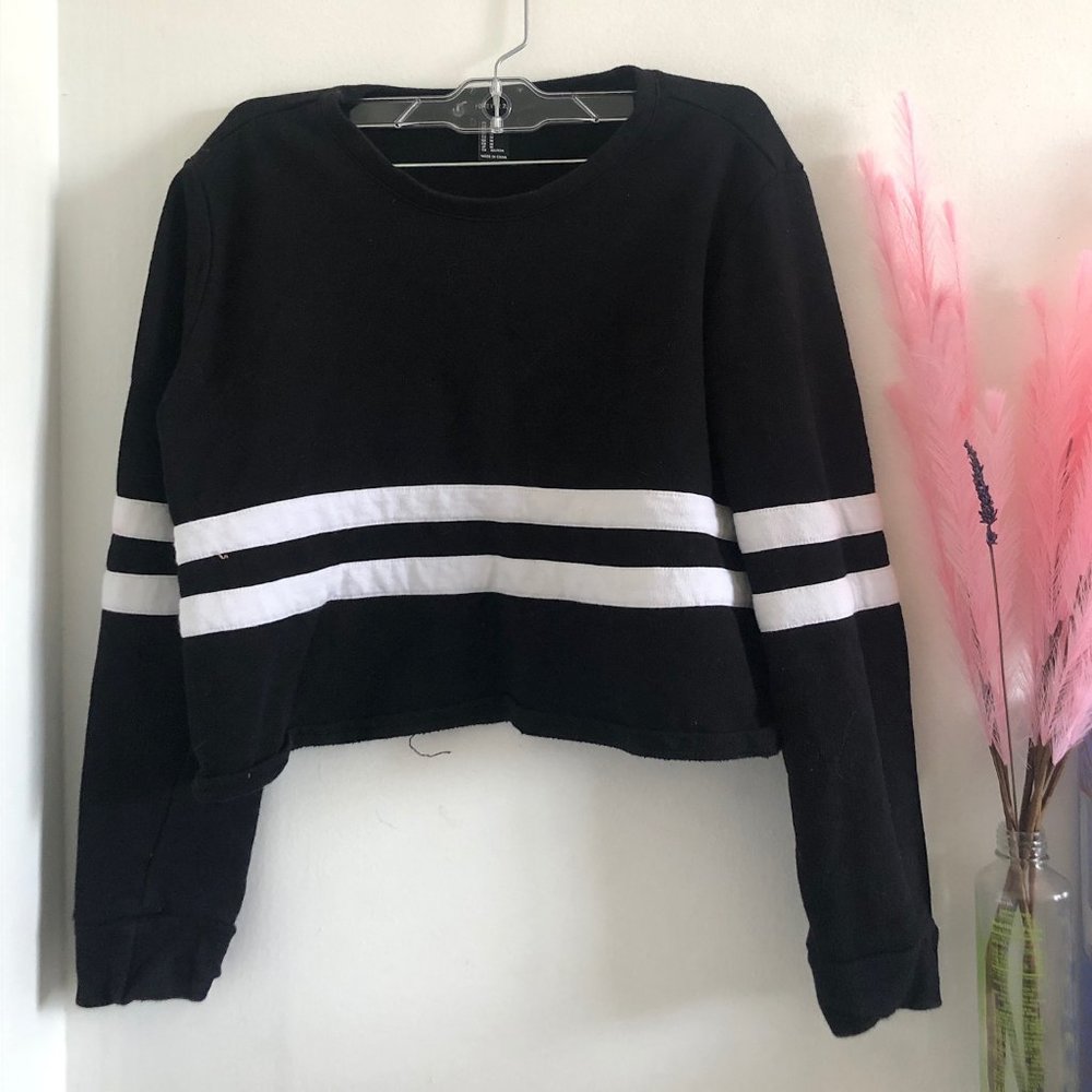 Forever 21 Black and White Cropped Sweater